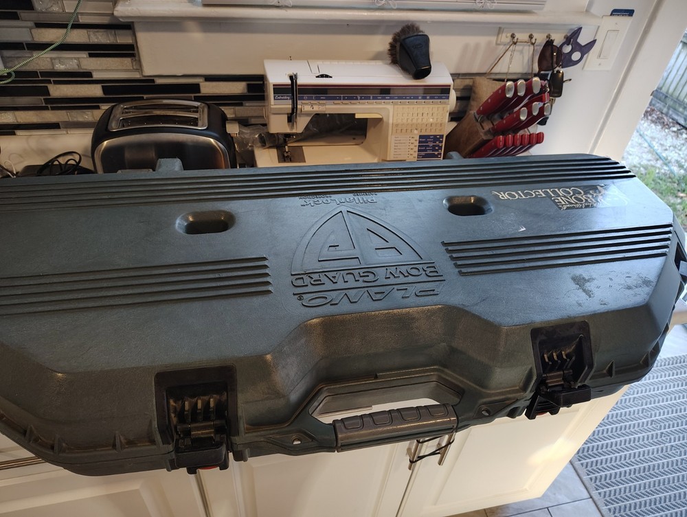 Plano Protector Series Compact Bow Case Bone collector series