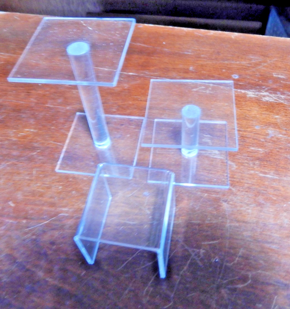 Stands - 18 ACRYLIC - Display Pedestal & Flat