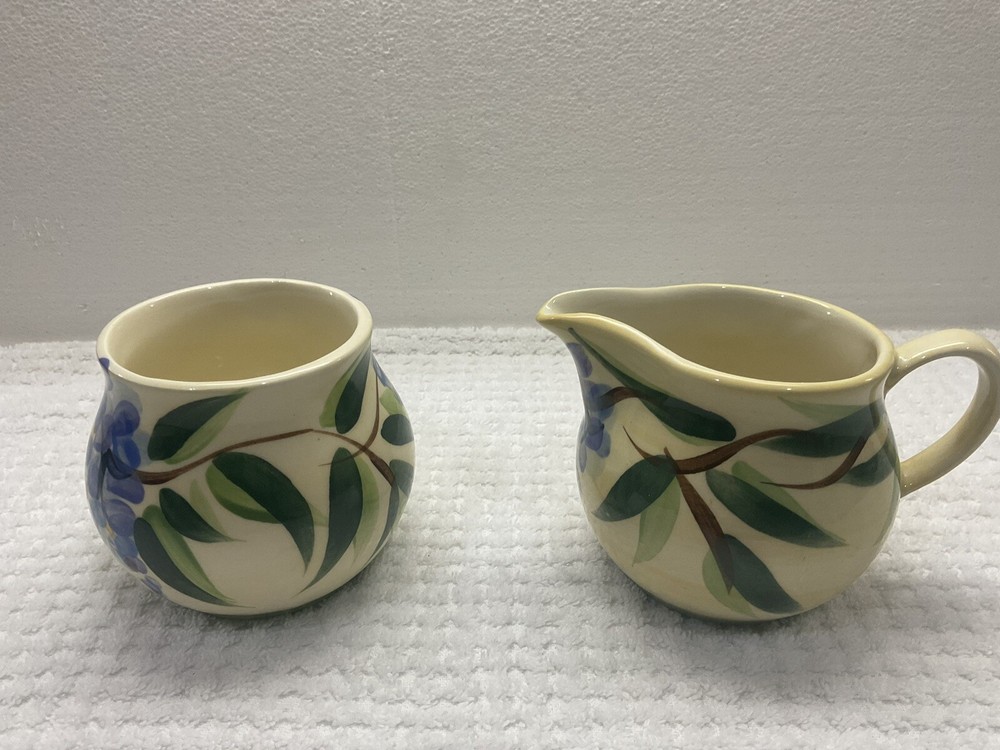 2002 Gail Pitman /Cream & Sugar Set/3” / Green. .unknown Pattern