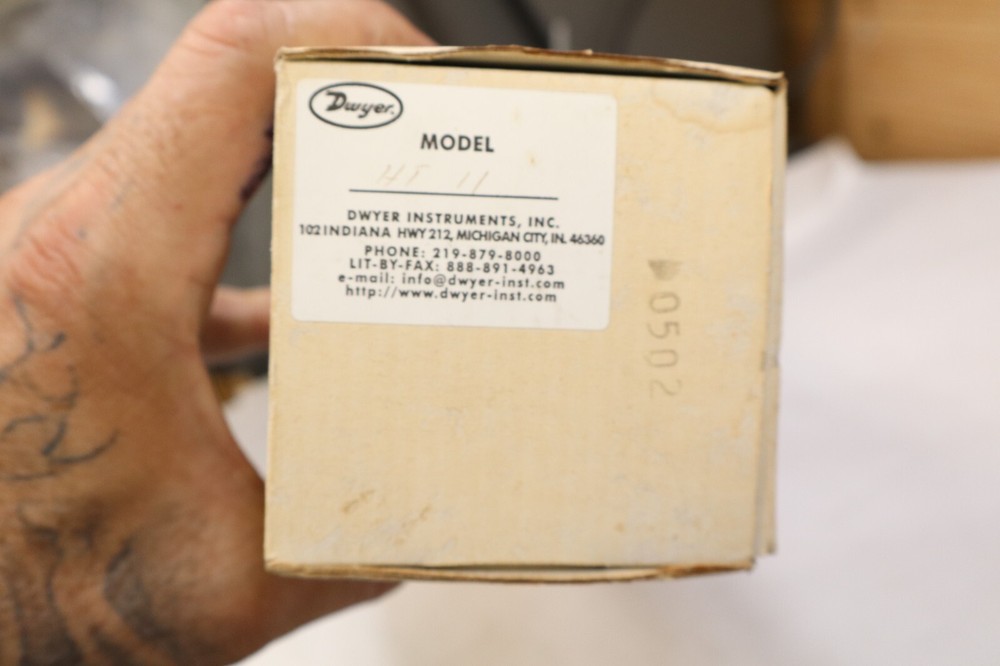 NEW - Dwyer HT11 SERIES HT RH / TEMPERATURE TRANSMITTER