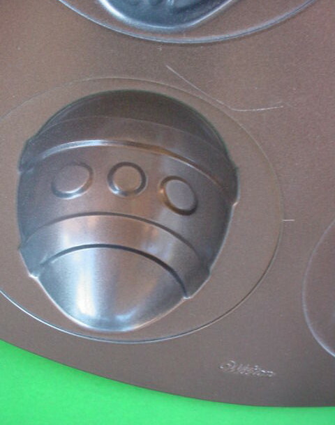 WILTON EASTER BUNNY Rabbit EGG Cake Pan Mold