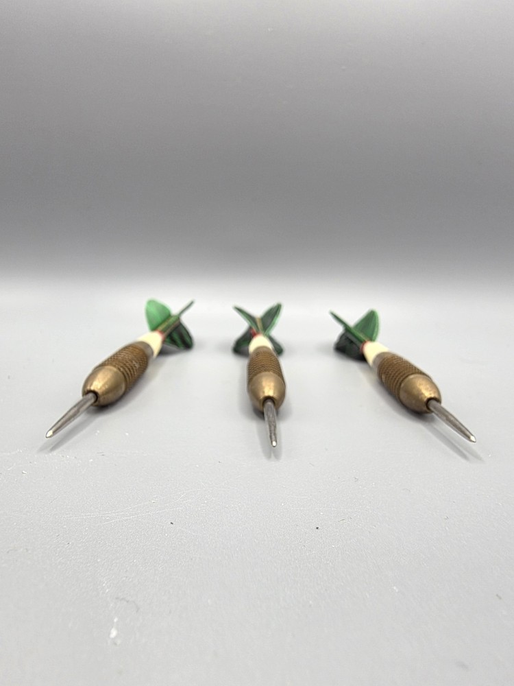 Vintage Unicorn Green/Black Feather Darts With Case- Code 03225