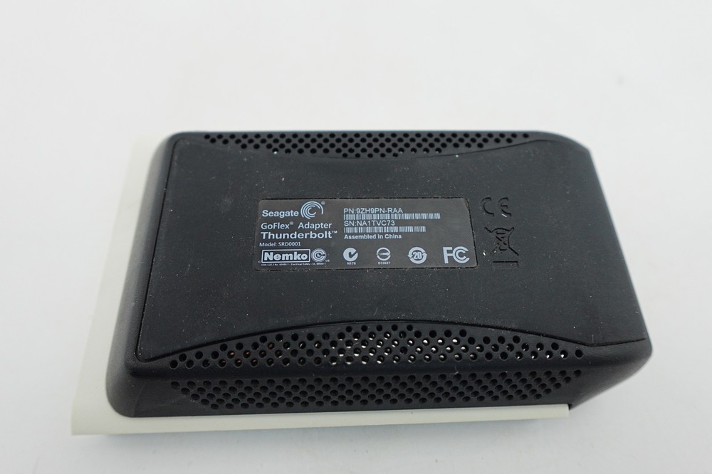 SEAGATE GO FLEX ADAPTER THUNDERBOLT & 1 TB BACK UP PLUS