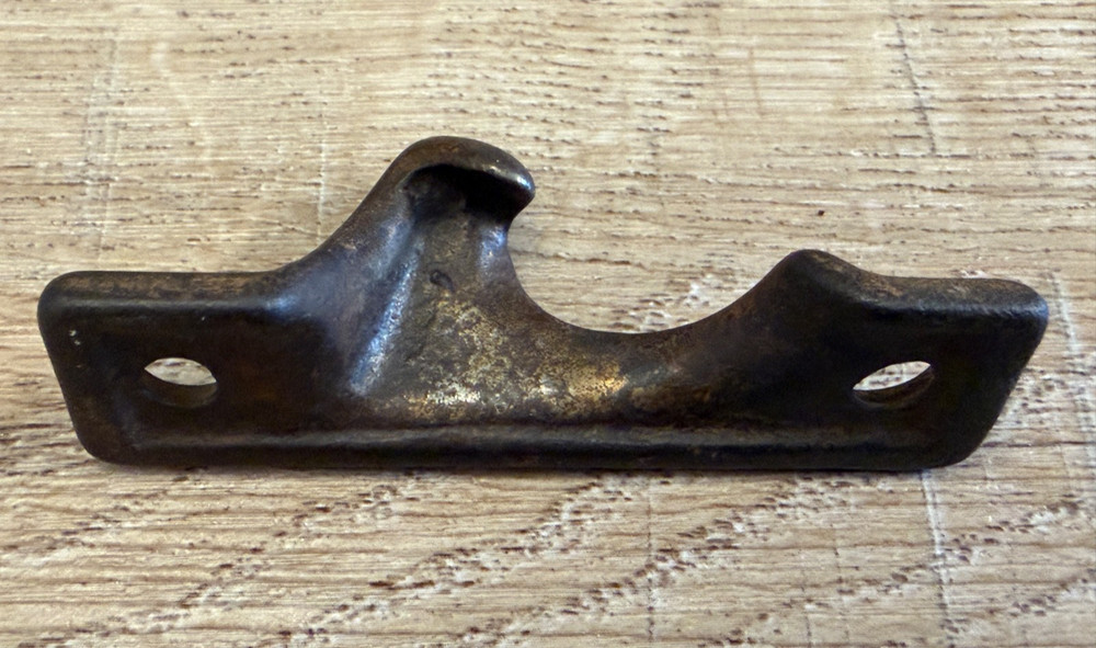 VINTAGE METAL SASH LOCK SASH WINDOW LOCK WITH KEEP