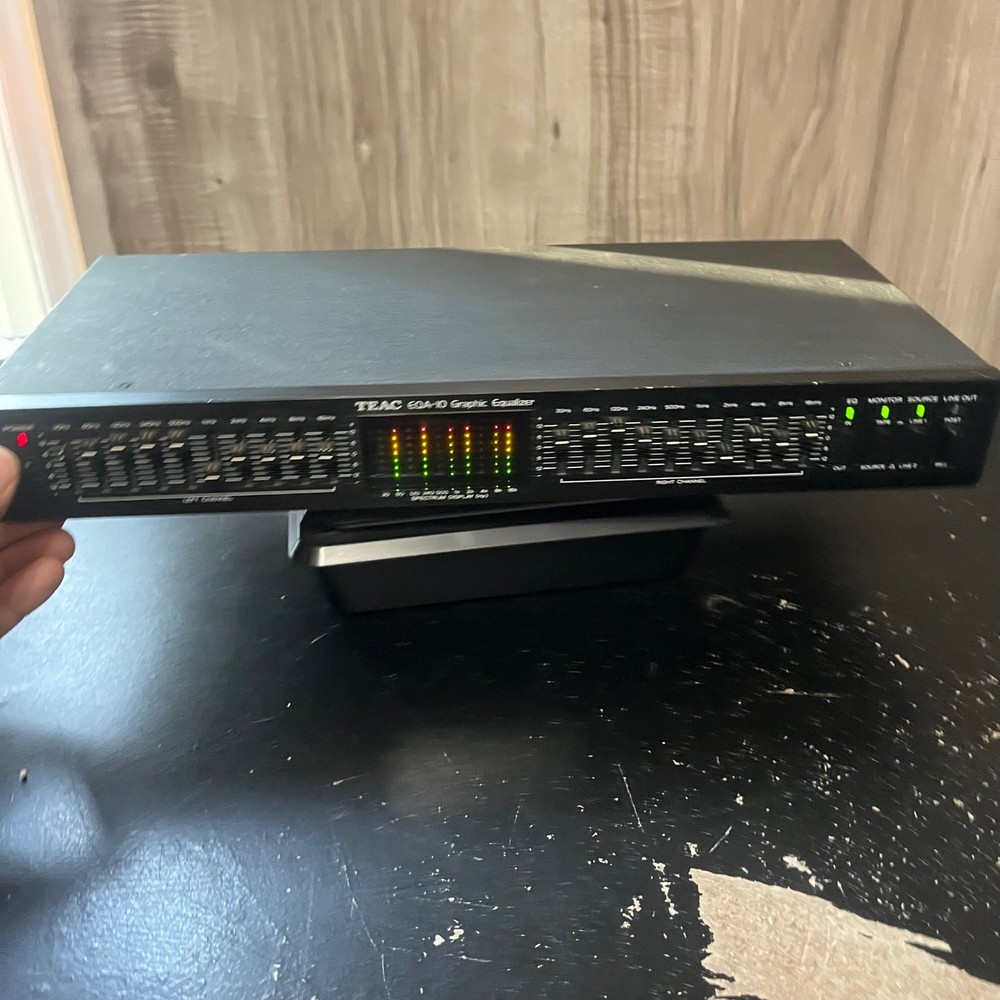 TEAC EQA-10MKII Graphic Equalizer Powers On
