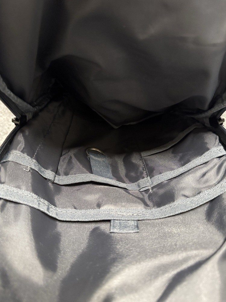 Quest 2L Hydration Backpack Gray/Black Zip Adjustable Straps 2 Pockets