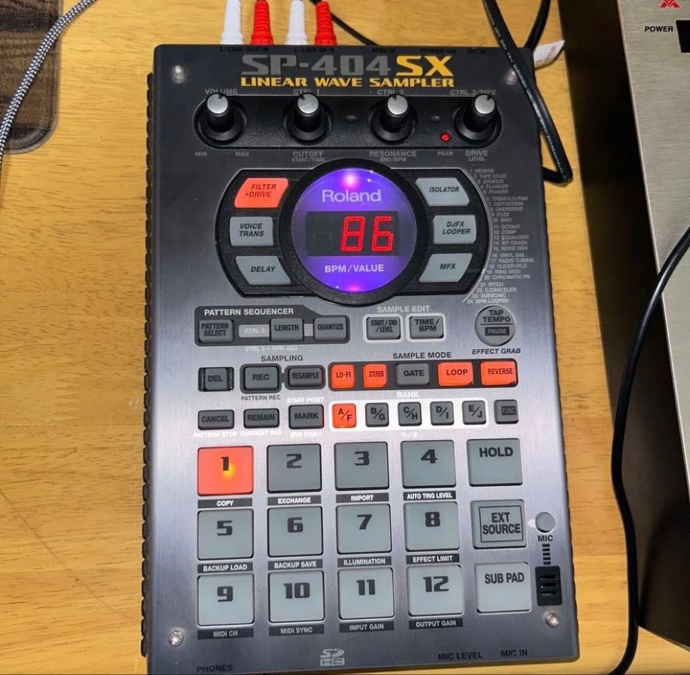 Roland SP-404SX Compact Linear Wave Sampler Tested Good Condition