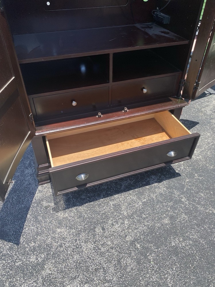 Entertainment center