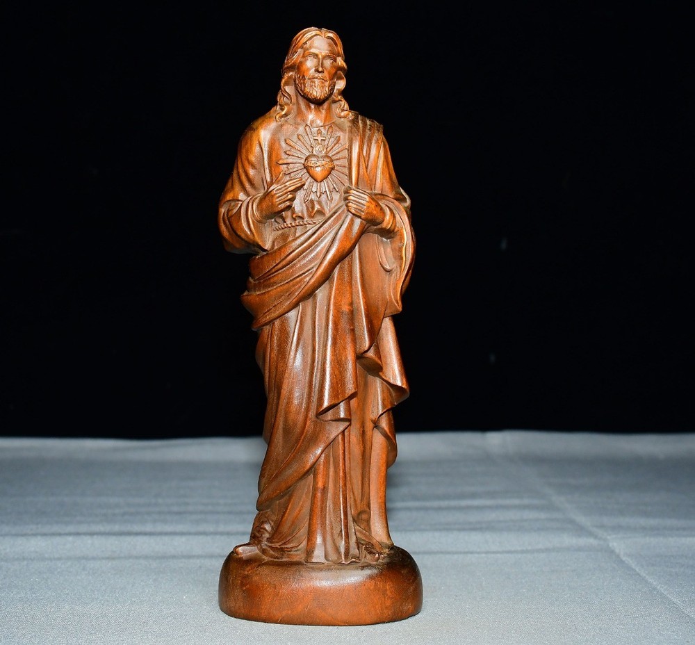 Exquisite Small Leaf Boxwood Figurine