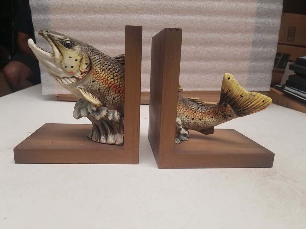 Waalleye Book Ends