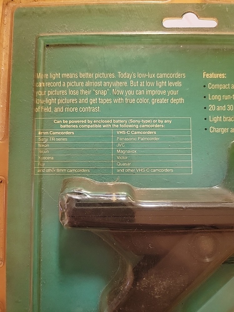 AZTEC VIDEO VARIABLE BRIGHTNESS VIDEO LIGHT FOR CAMCORDERS