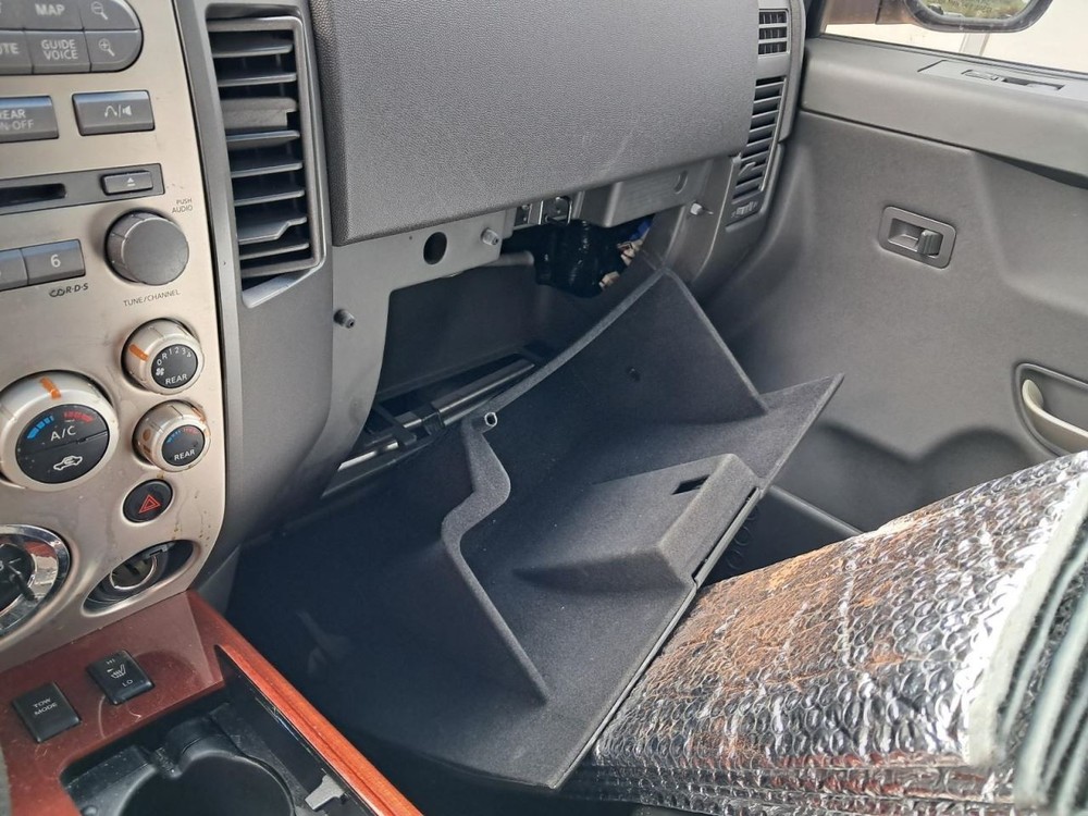 QX56      2007 Glove Box 4741526
