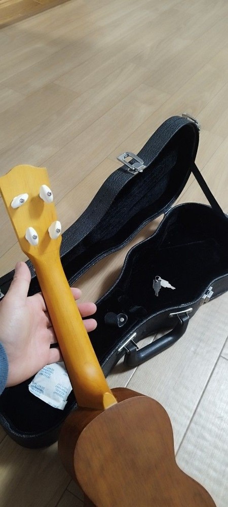 Good condition Hanalei Ukulele
