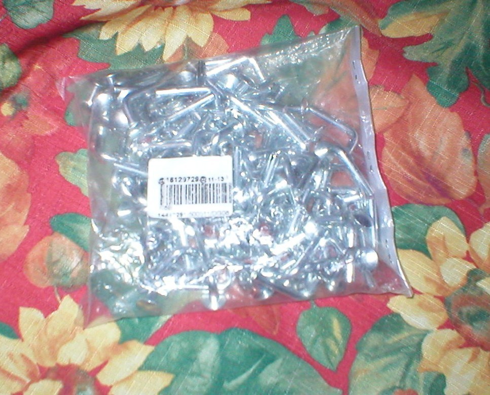 ROUND HEAD HOOKS 1 BAG QUANTITY UNKNOWN SOLD AS IS