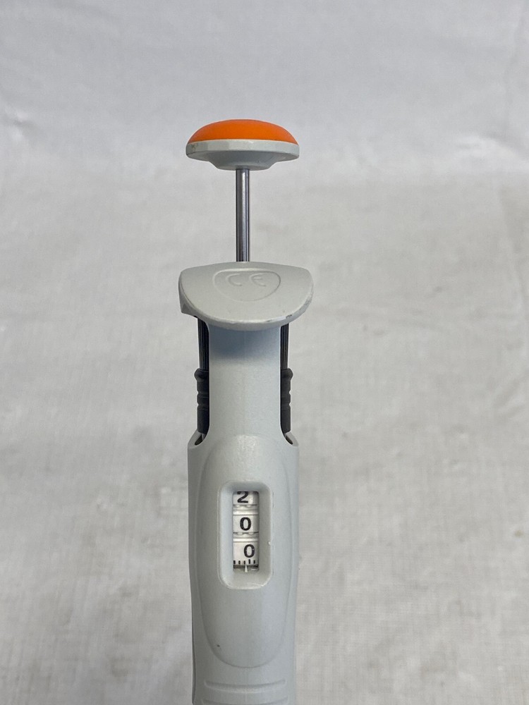 CORNING Lambda Plus 20-200uL 12-Channel Pipettor Autoclavable 4086