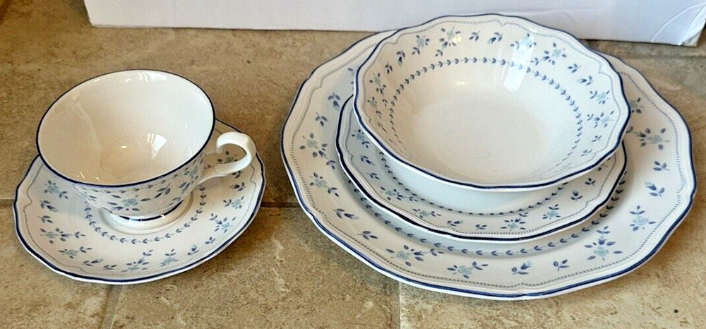 Sango China  3912 FLEUR BLUE Pattern, 5 Piece Place Setting, Blue NEW