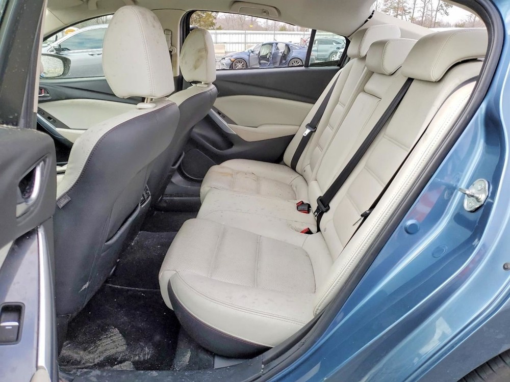 6 2016 Glove Box 5015409
