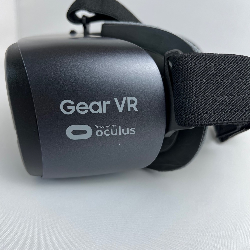 Samsung Gear VR With Controller In Box- Very Good Condition!