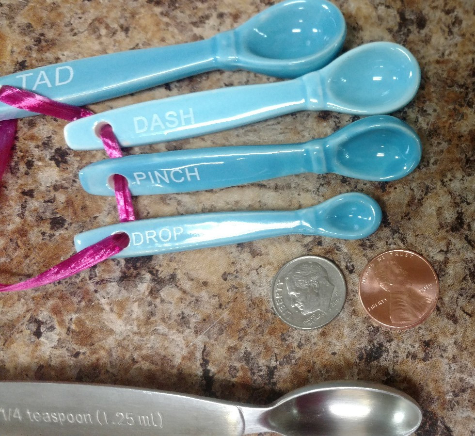 Temp-tations Fun Size Measuring Spoons: Tad, Dash, Pinch, Drop, GREEN