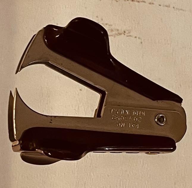 VINTAGE ACE STAPLE REMOVER , EXTRACTOR, PULLER w Brown Bakelite USA MADE!