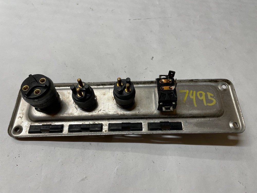 FREIGHTLINER CLASSIC XL SWITCH PANEL - DASH PANEL - Used 7495