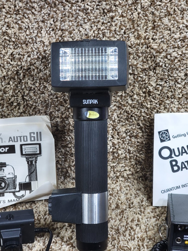 SunPak auto 611 Thyristor Flash Bundle Vintage + Quantum Battery 1 adapter READ