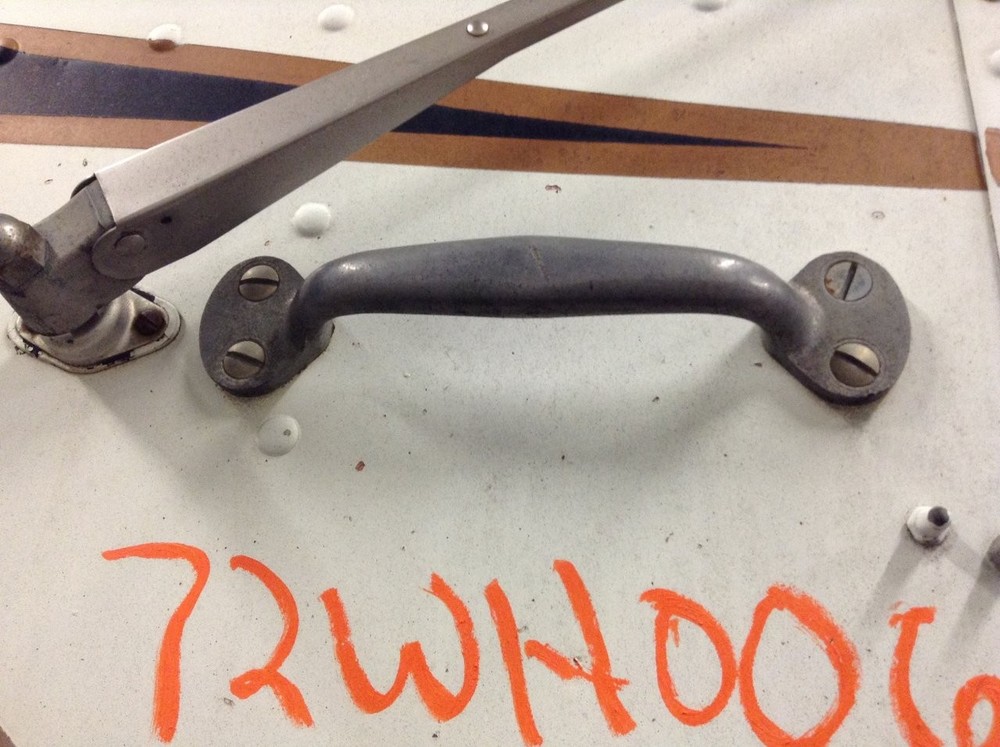 Freightliner FLT 8(in) Grab Handle, Cab Entry (Front) - Used