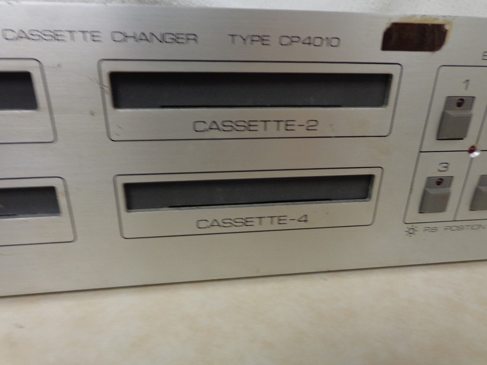 Auto-Reverse 4 Cassette Changer by Niverco Type Cp 4010