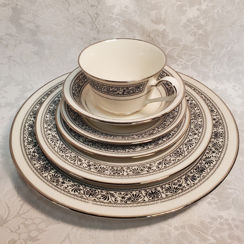 Noritake Prelude - 6 Piece Dinner Set - Great Condition