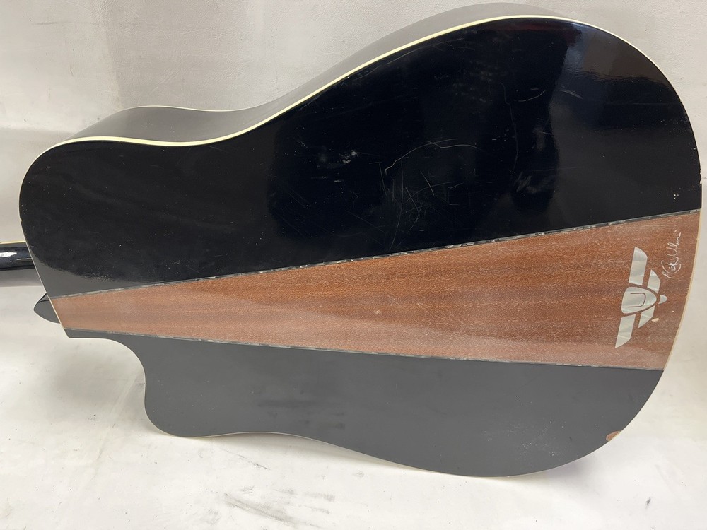 URBAN PLAYER 6-STRING ACOUSTIC GUITAR