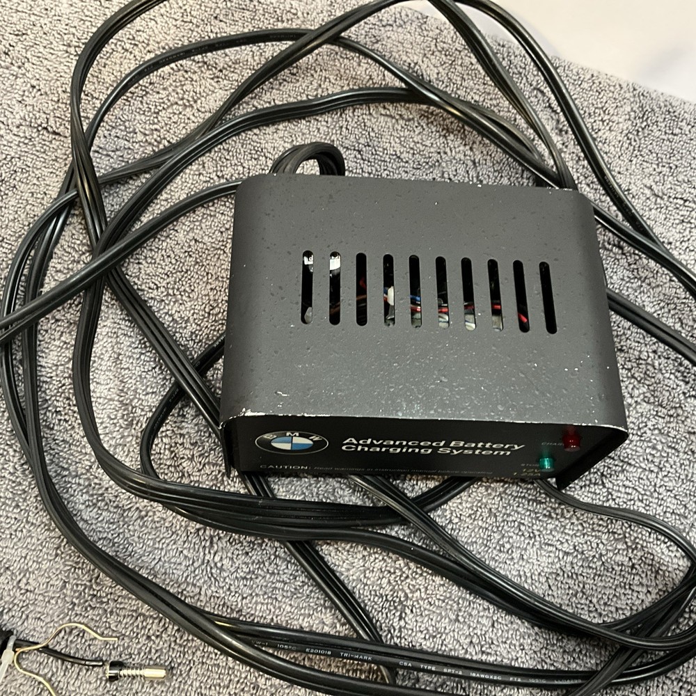 Black bmw advanced battery charging system 12V, 1.25A