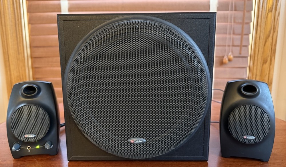 Labtec LCS-2424 Vintage Multimedia Stereo Computer Speakers System