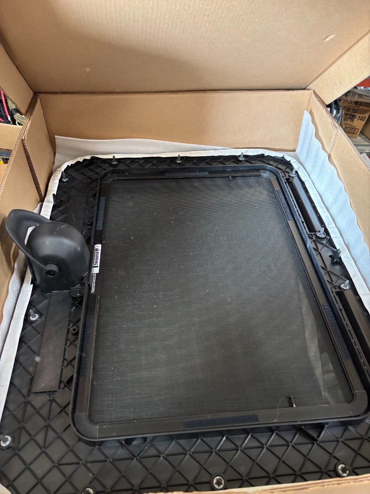 NAVISTAR PDC WINDOW,VENT , SLPR ASSY 3599748C96