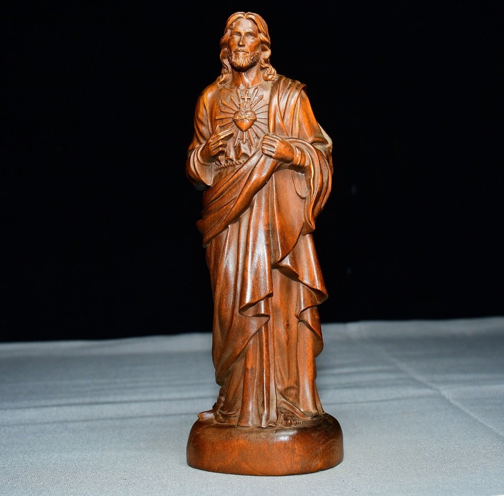 Exquisite Small Leaf Boxwood Figurine