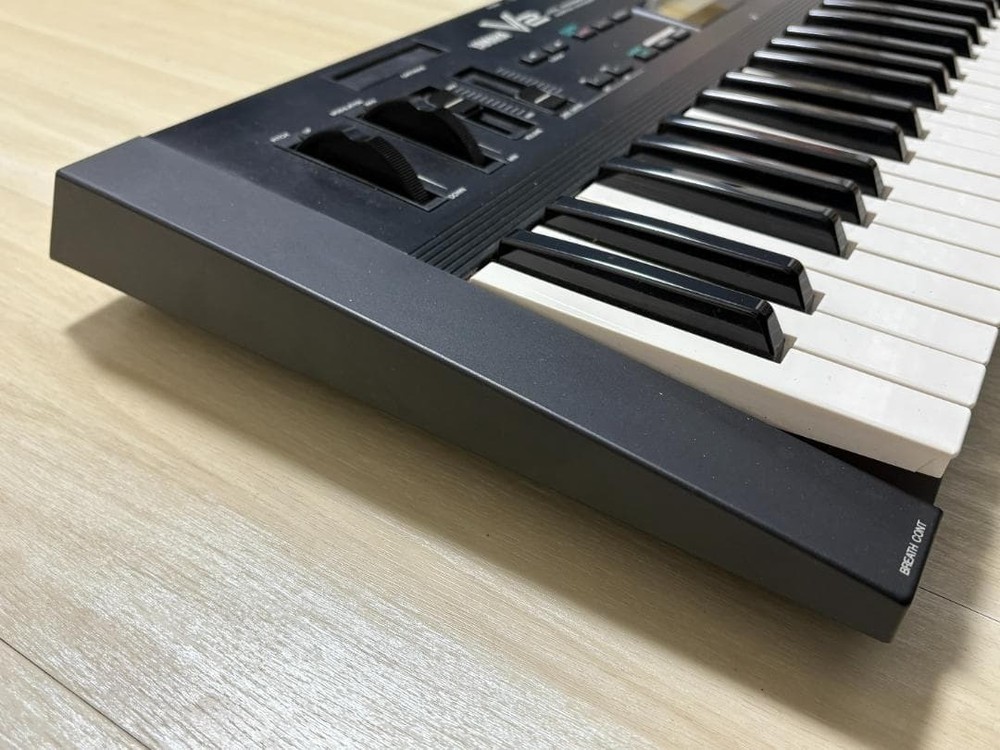 Yamaha V2 Synthesizer 61 keys Tested