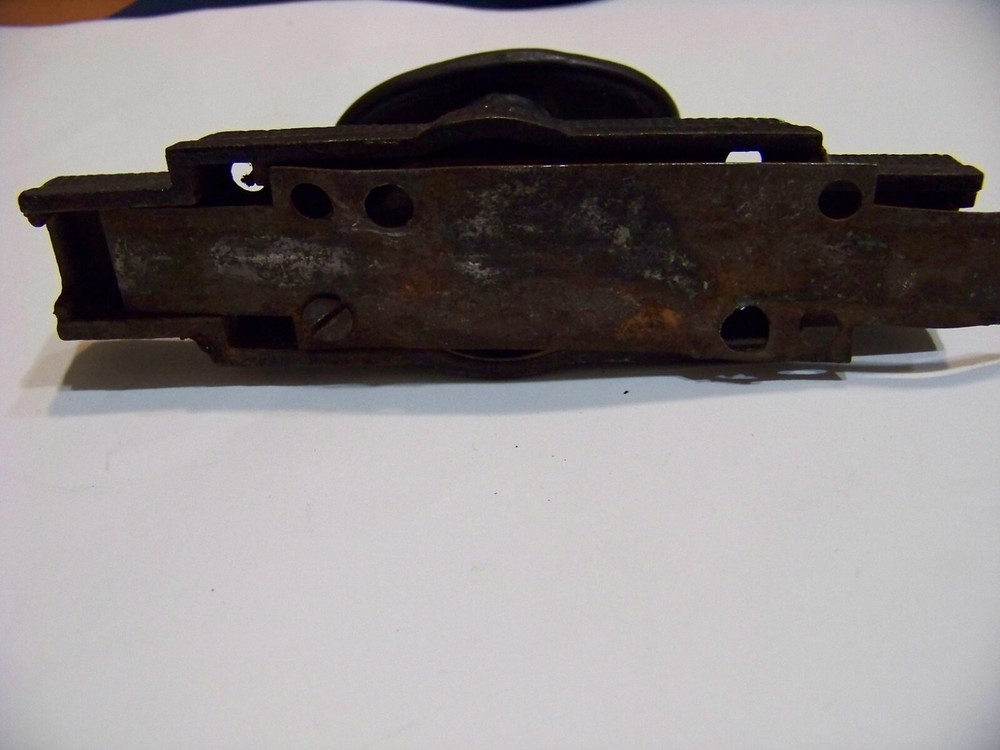 Vintage cast Iron Art Deco knob latch flower leaf pattern Hardware