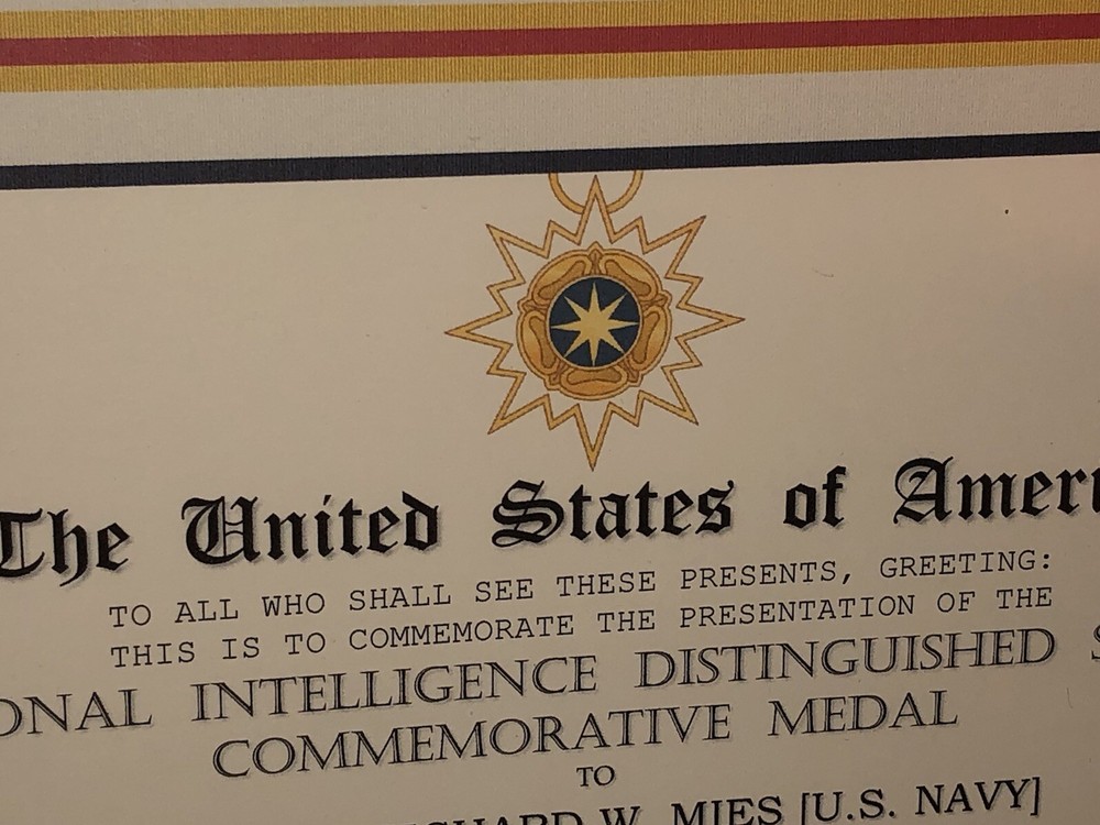 NATIONAL INTELLIGENCE DISTINGUISHED SERVICE COMMEMORATIVE CERTIFICATE Type-1
