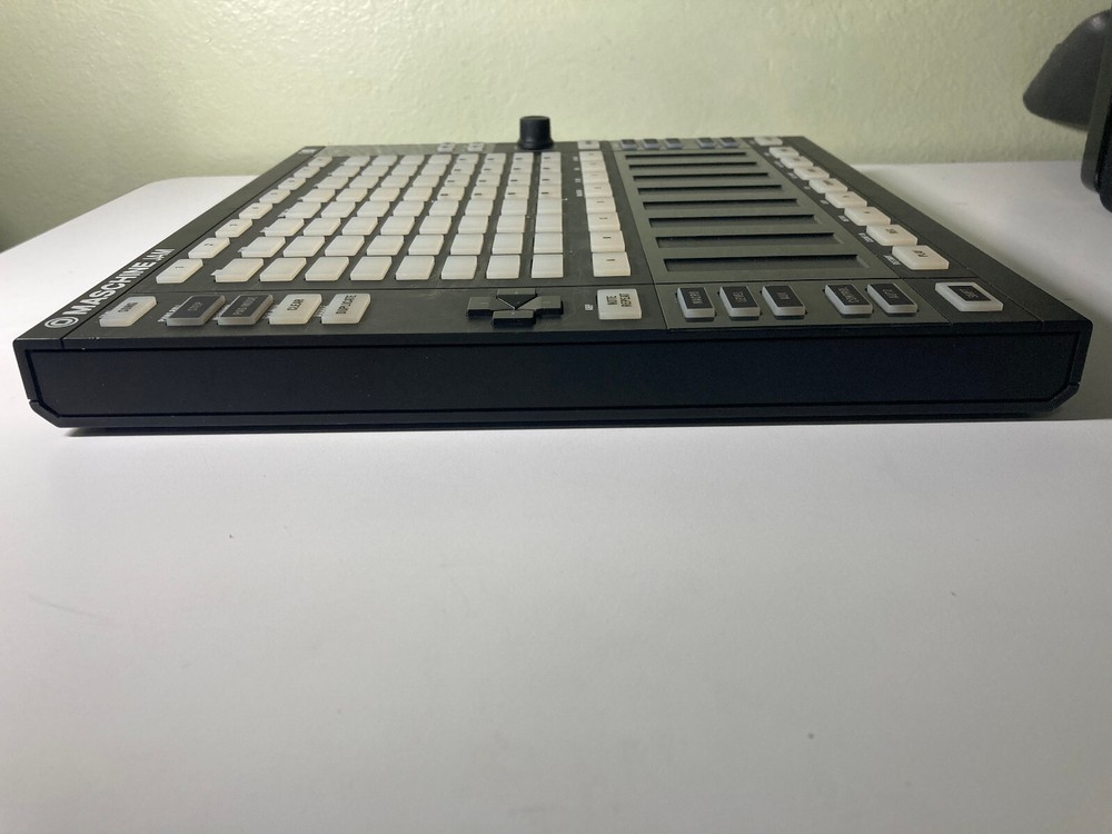 Native Instruments MASCHINE JAM Production & Performance MIDI Controller Used