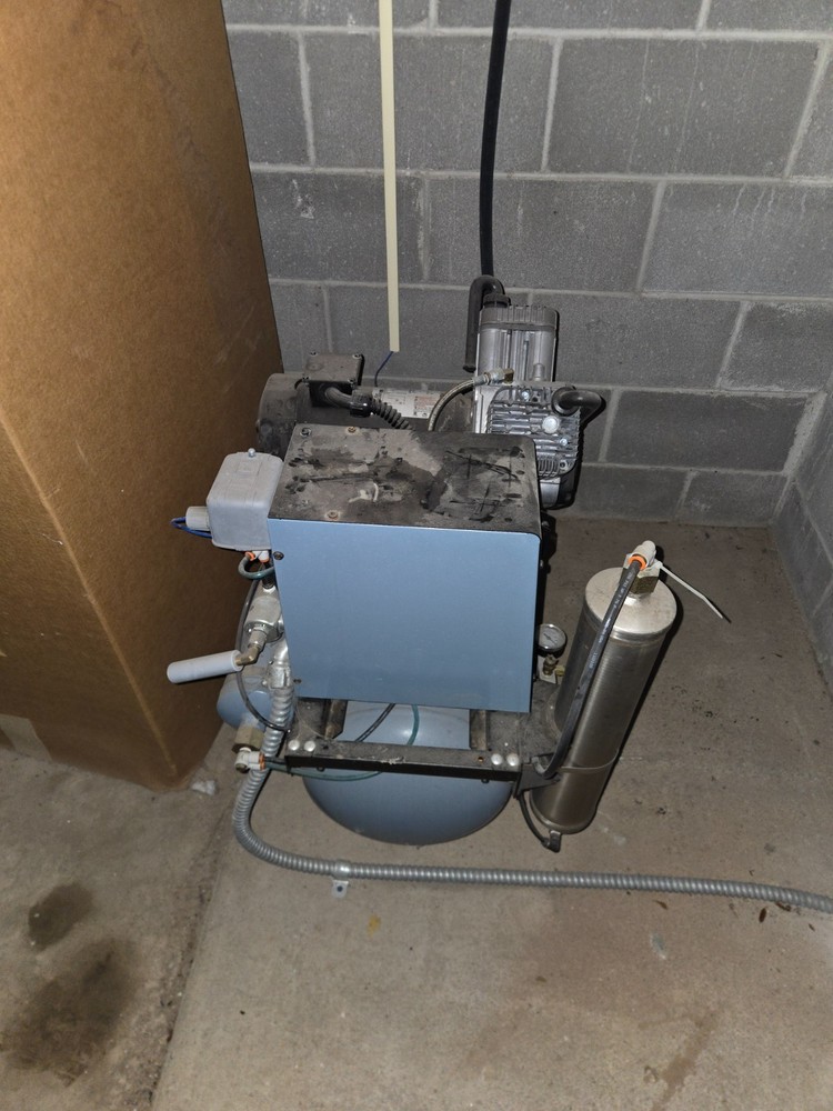 AIR TECHNIQUES model AS21 Dental air compressor 115v