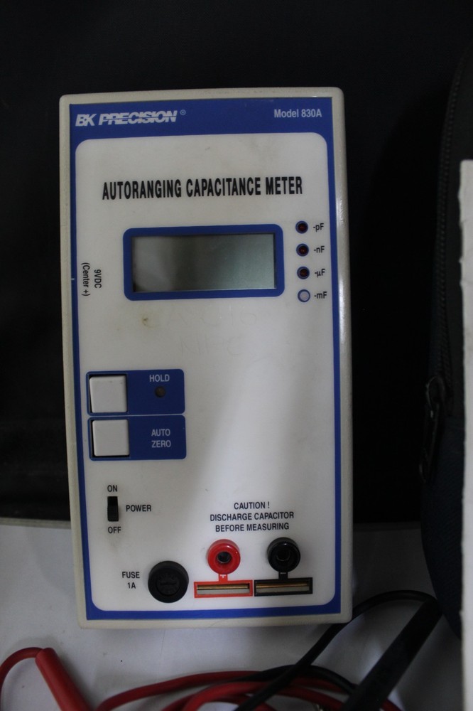 BK PRECISION Model 830A AUTORANGING CAPACITANCE METER w/ Case