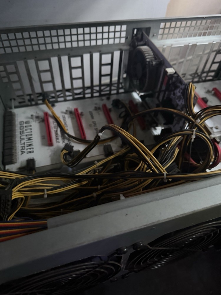 Octominer X8 ULTRA Plus 3000W High spec mining rig