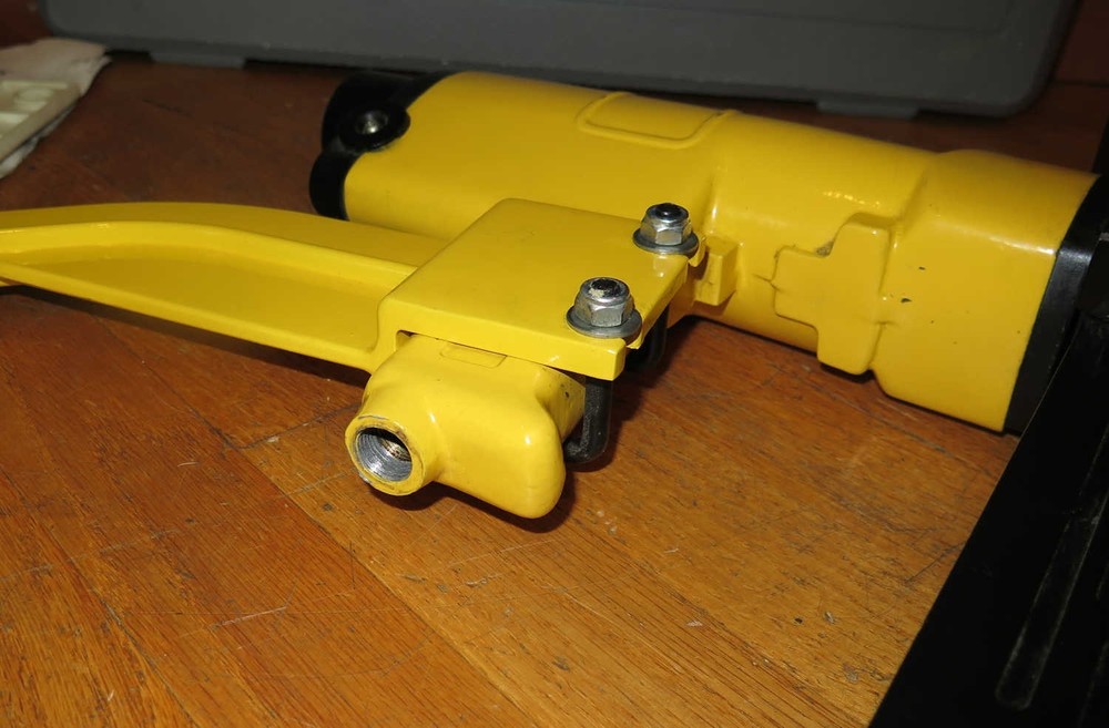 Ramsond Pneumatic Flooring Stapler WF-0051S with Case