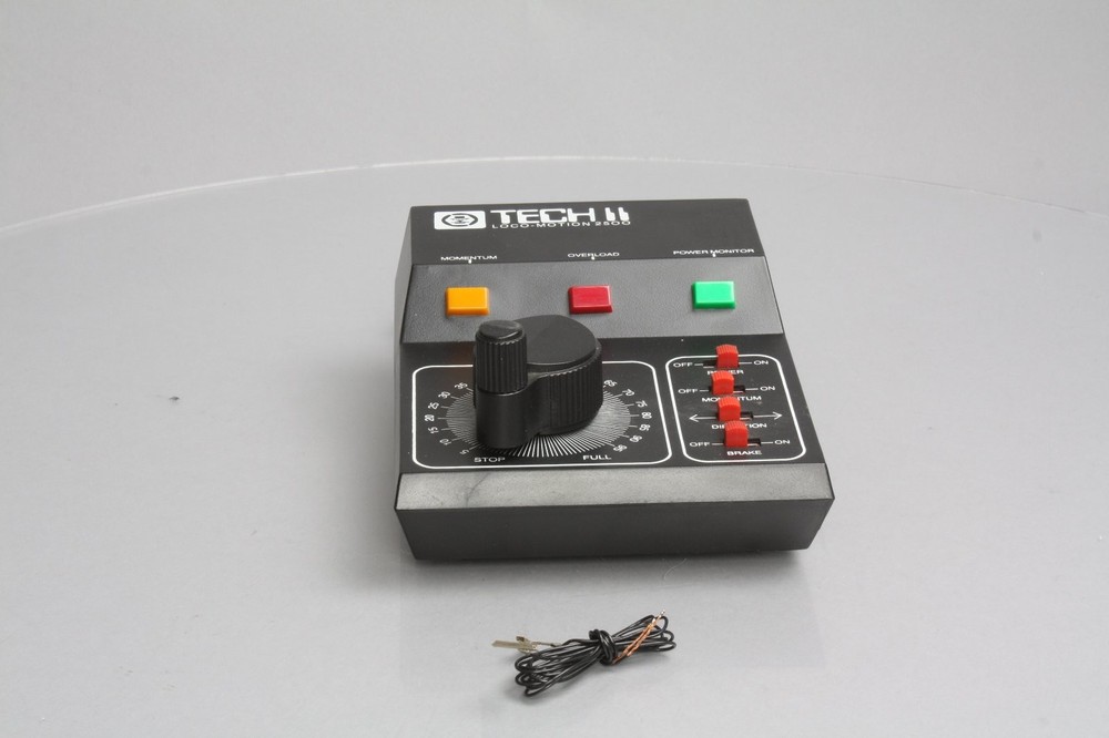 MRC 2500 HO Scale Loco-Motion Tech II Model Train Control LN/Box