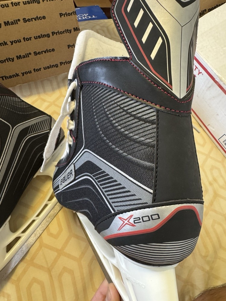 Bauer X200 Ice Skates