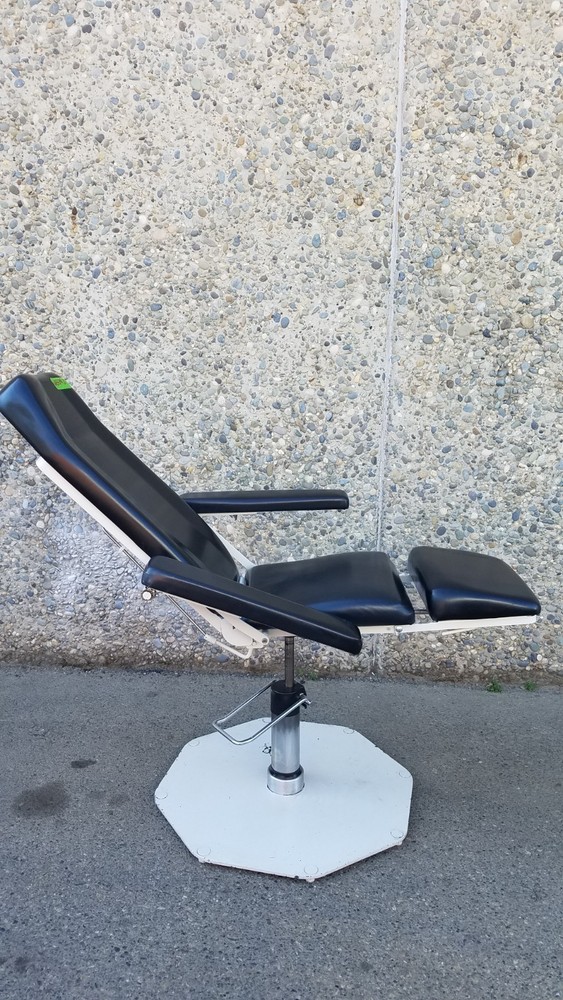 UMF Medical Power Exam Table