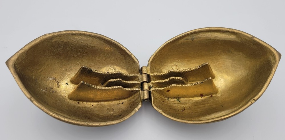 LARGE Walnut Shaped SOLID BRASS NUTCRACKER WALNUTS Opens To Crack Your Nuts