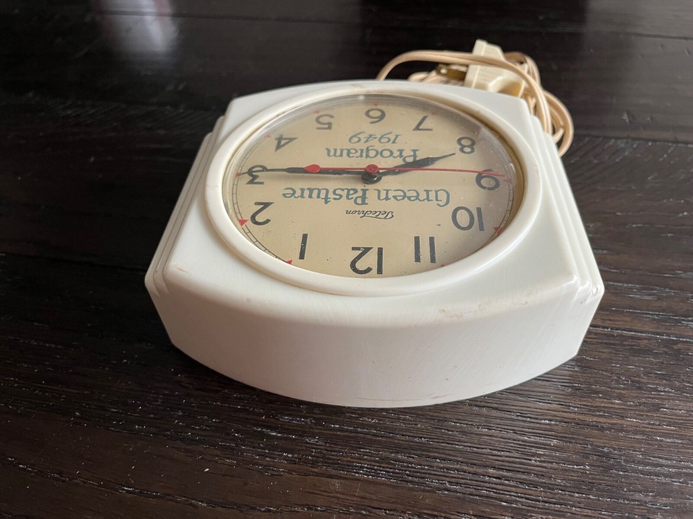 Art Deco Telechron 2H19 Green Pasture Program 1949 advertising clock Bakelite