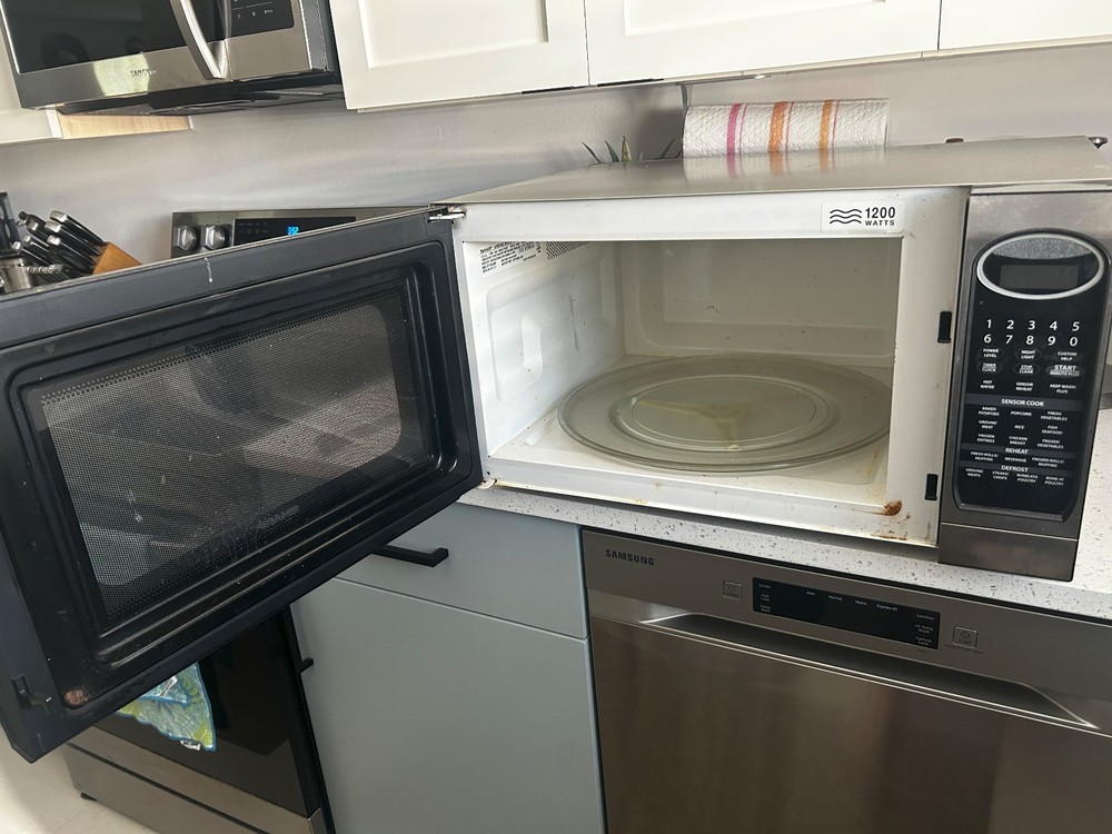 SHARP Microwave Oven - Countertop 1200w