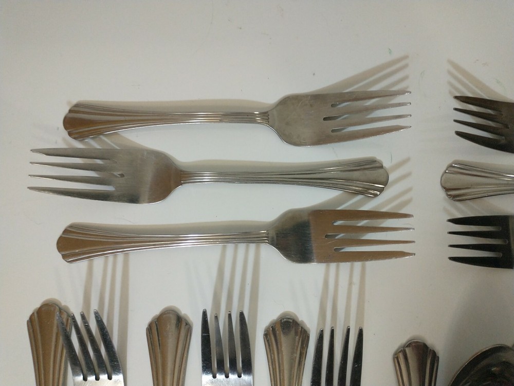 1847 Rogers Bros FREEMONT Int'l Silver Flatware Stainless Lot 18 Pc Fork Spoon