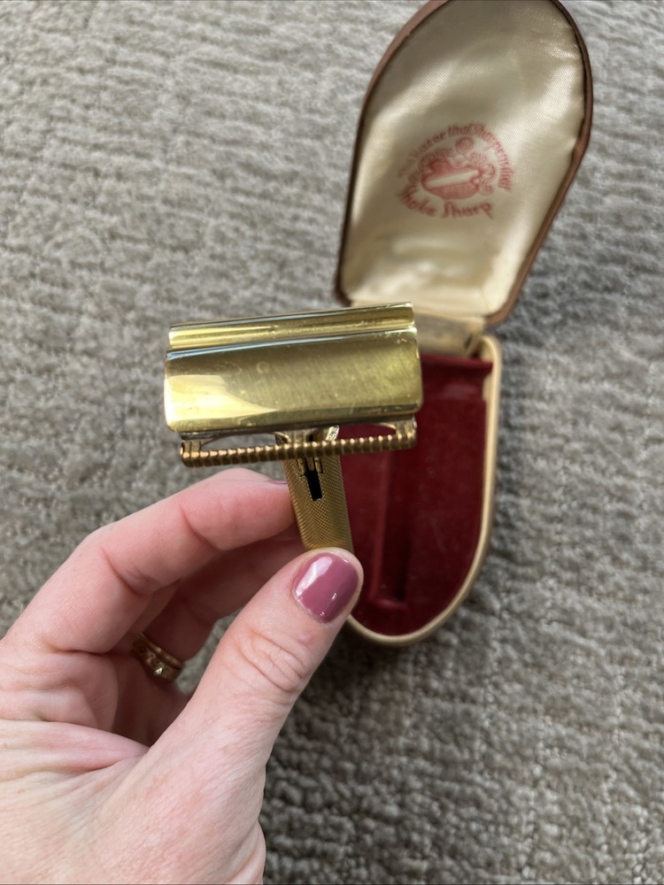 Gold Shake Sharp Razor In Original Box 1940’s Collectable